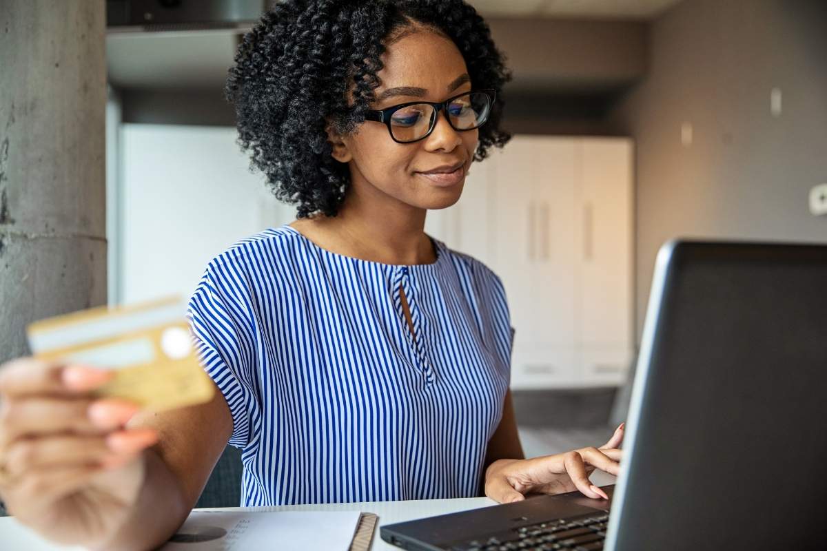 Cần hiểu đúng về giao dịch kinh doanh và giao dịch cá nhân